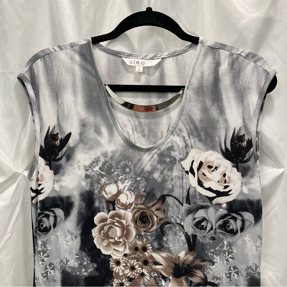 Cleo capped sleeve rose top size medium - Picture 2 of 7